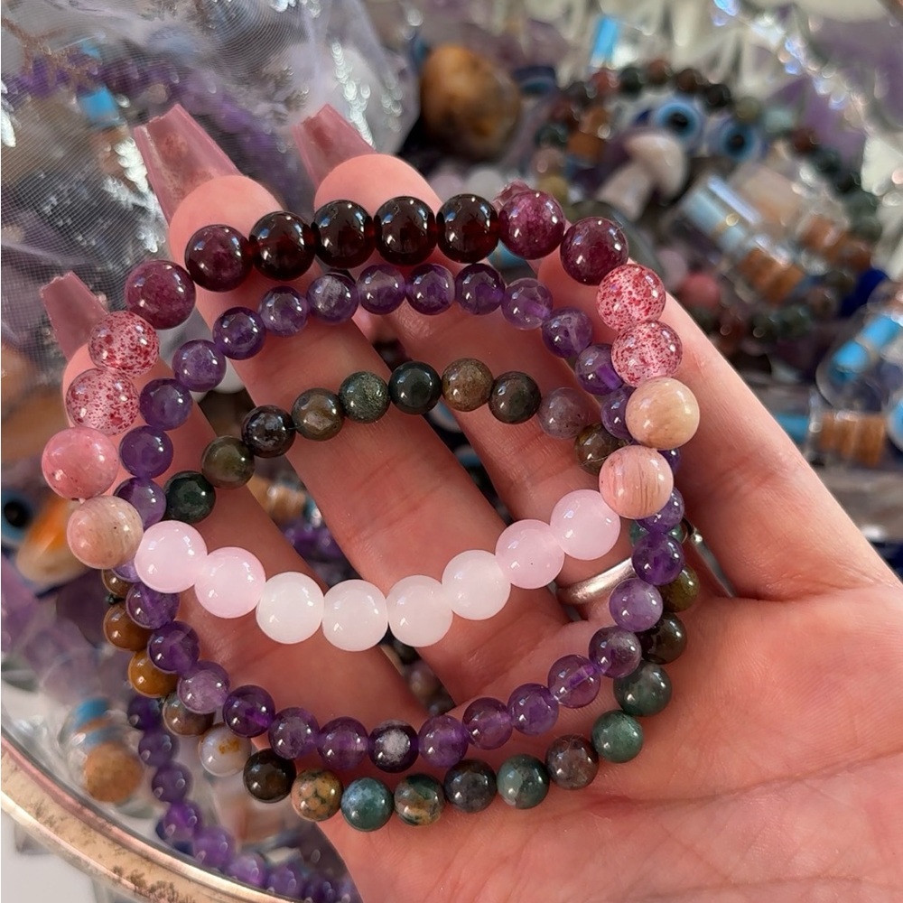 Protection Crystal Confetti | confetti with amethyst, bracelets, garnet, citrine - Picture 3 of 4